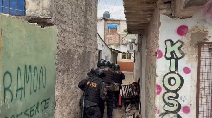 Guerra narco en la villa Las Antenas