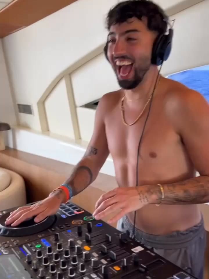 Franco Colapinto mostró los detalles de la fiesta privada que tuvo en un yate