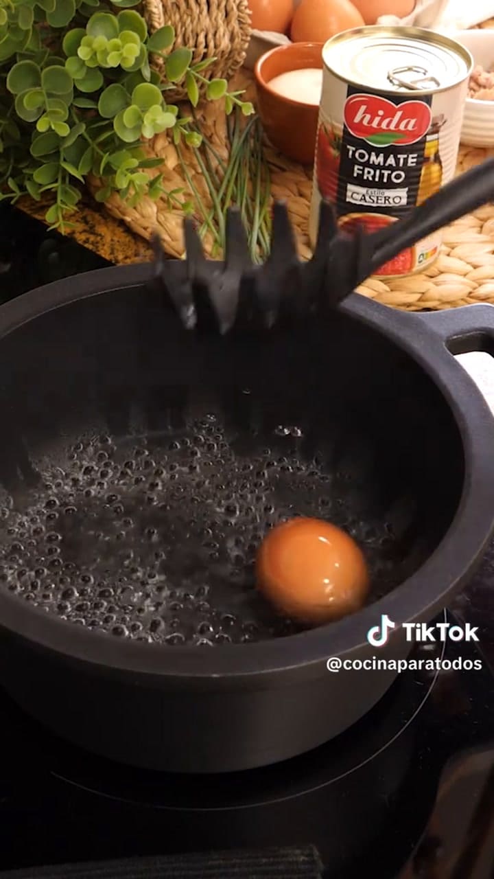 Huevos rellenos de atún