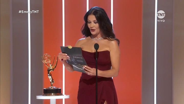 Mejor actor de serie dramática: Josh O´Connor, The Crown