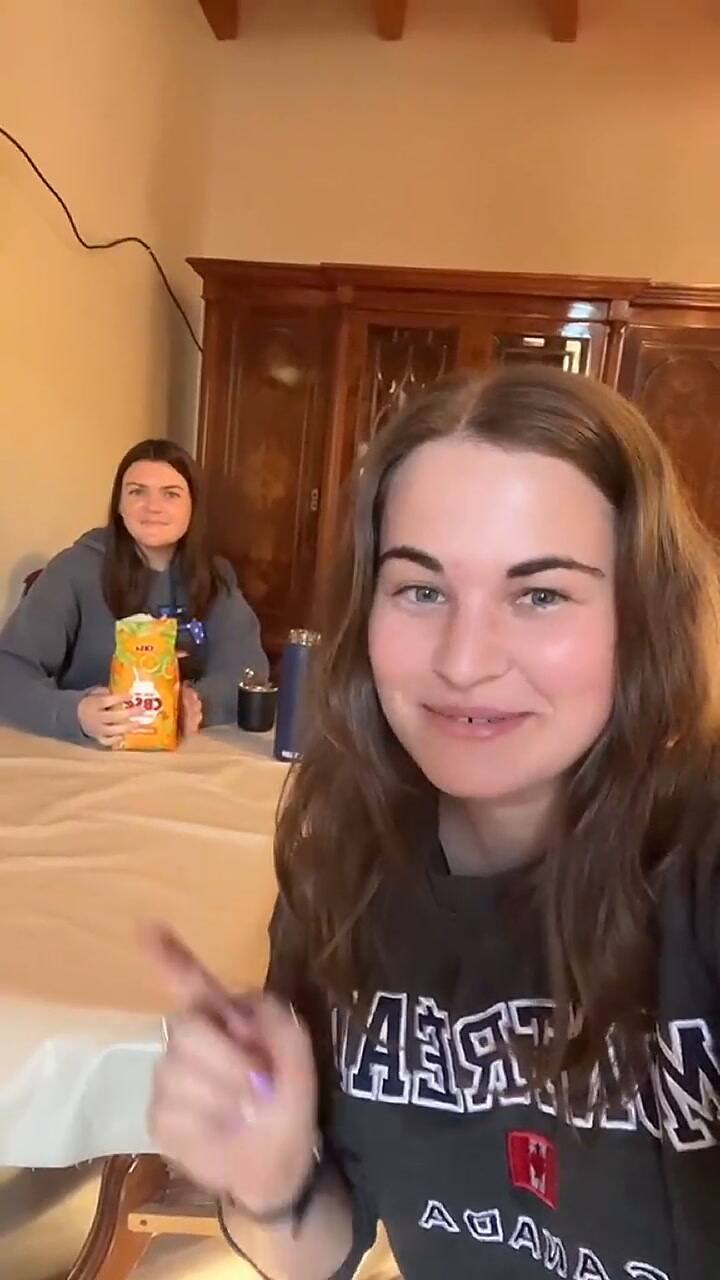 Una 'yanqui' intenta preparar mate