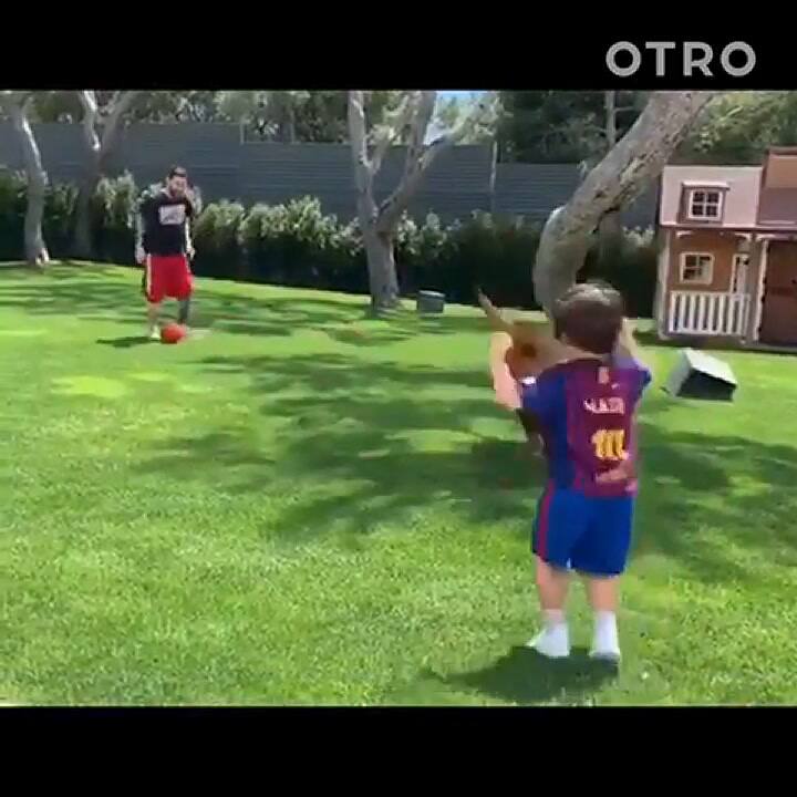 Lionel, Mateo, Thiago y el perro Hulk protagonizaron el 'loco' de la familia Messi - Fuente: IG