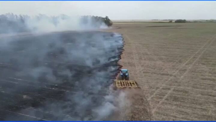 Combaten incendio en zona del Paraje Las Cascadas