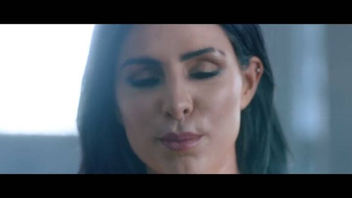 Candelaria presentó su primera canción y video, 'Yo' - Fuente: YouTube