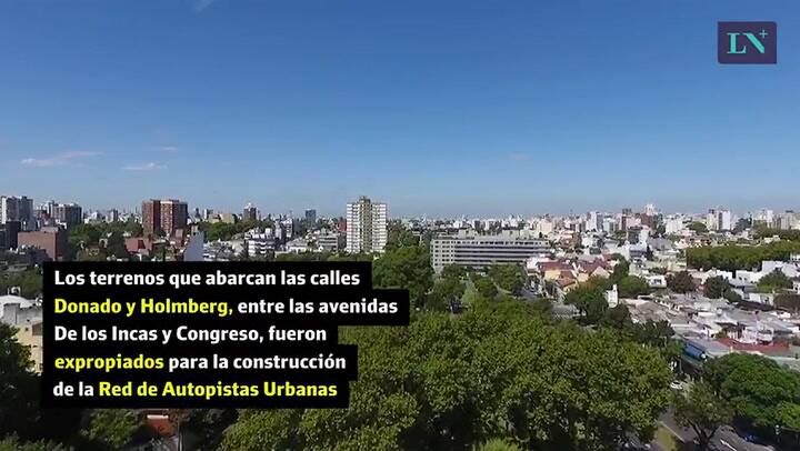 Los terrenos expropiados para la construcción de la AU3, vistos desde el drone de LA NACION