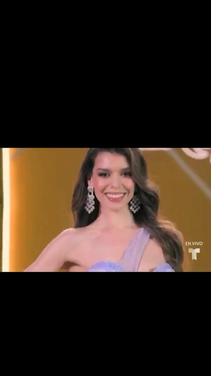 Presentación de Azalia Arredondo en el Miss Universe Latina