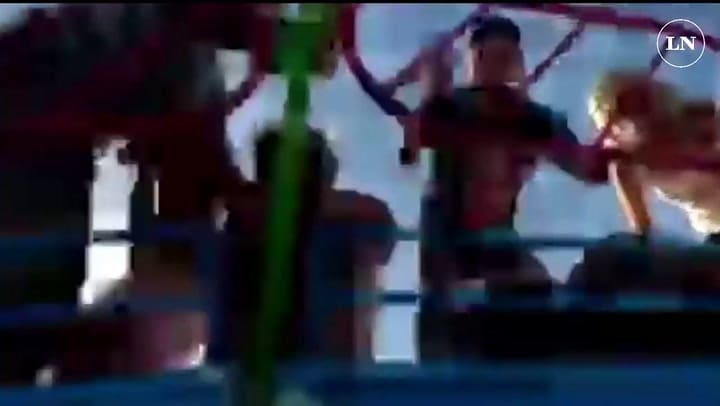 El momento después del descarrilamiento de un juego en un parque de diversiones en la Costa