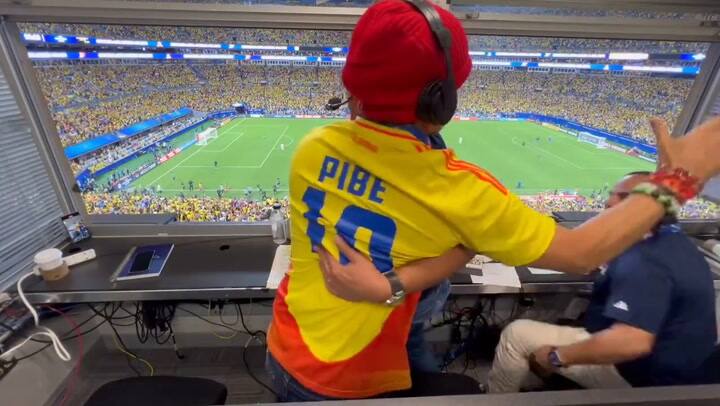 El festejo de Valderrama junto a Chicho Serna