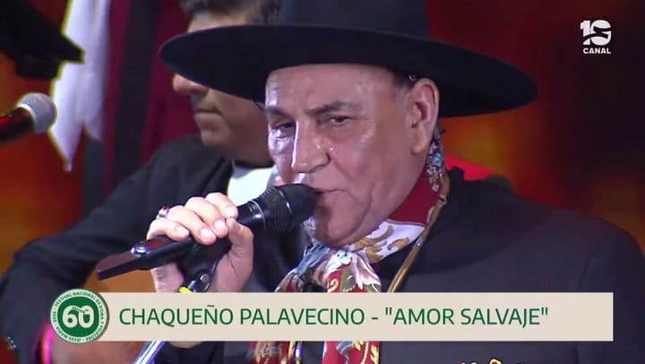 El momento en el que Milei subió al escenario a cantar con el Chaqueño Palavecino