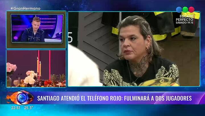 Santiago decidio subir a dos companeras a placa