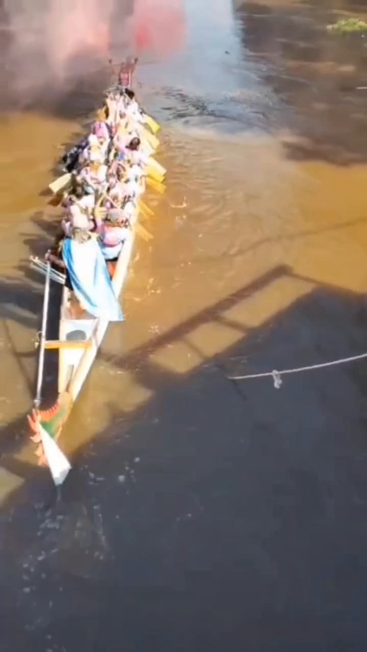 Las deportistas hicieron una regata de 32 kilómetros para juntar fondos