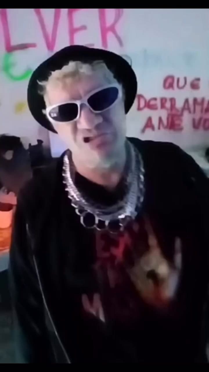 Así anunciaba el Pity Álvarez su vuelta a los escenarios