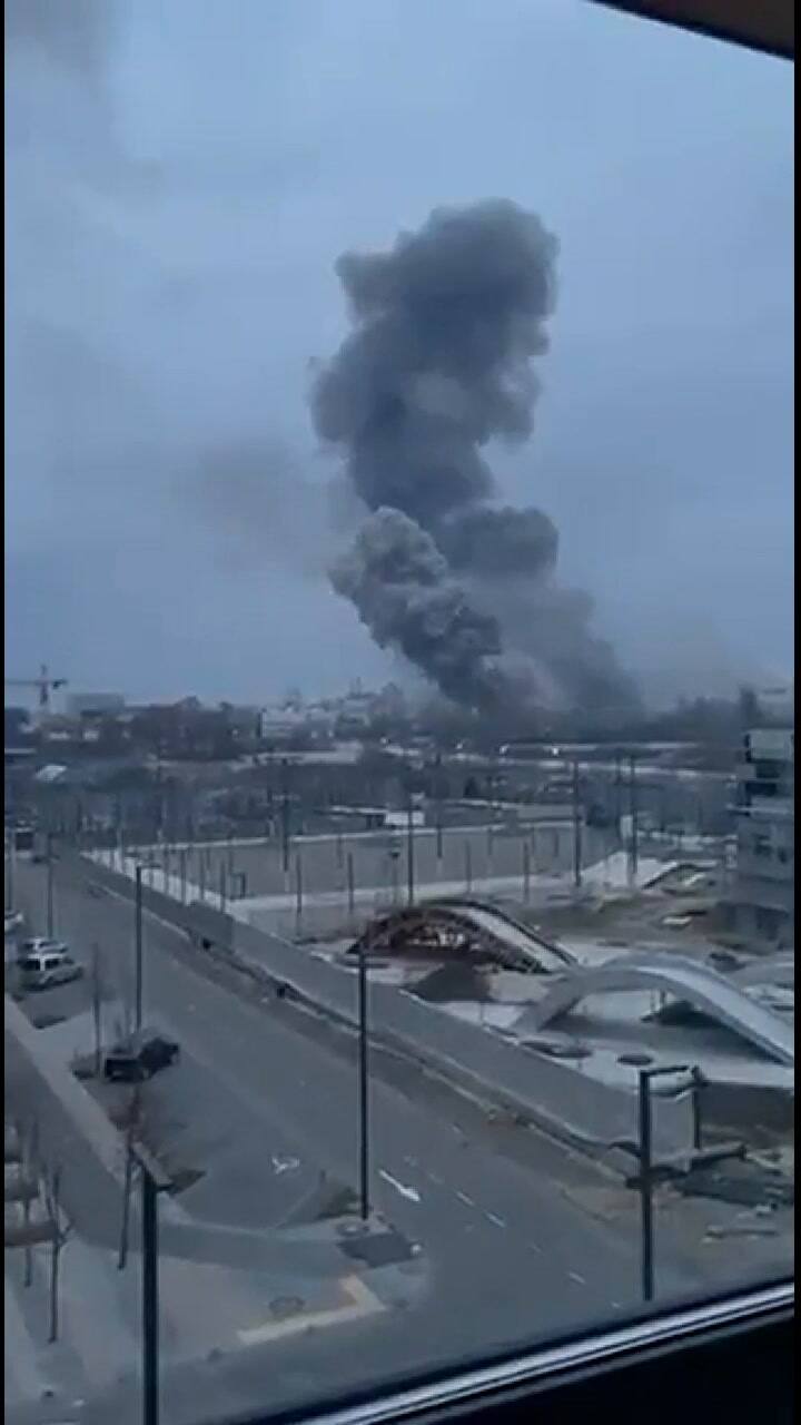 Bombardearon una planta de aviones en Kiev