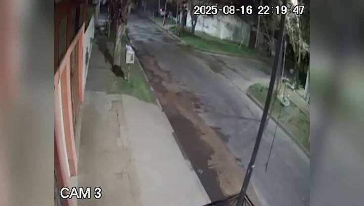 Una mujer chocó su auto contra dos casas en Hurlingham