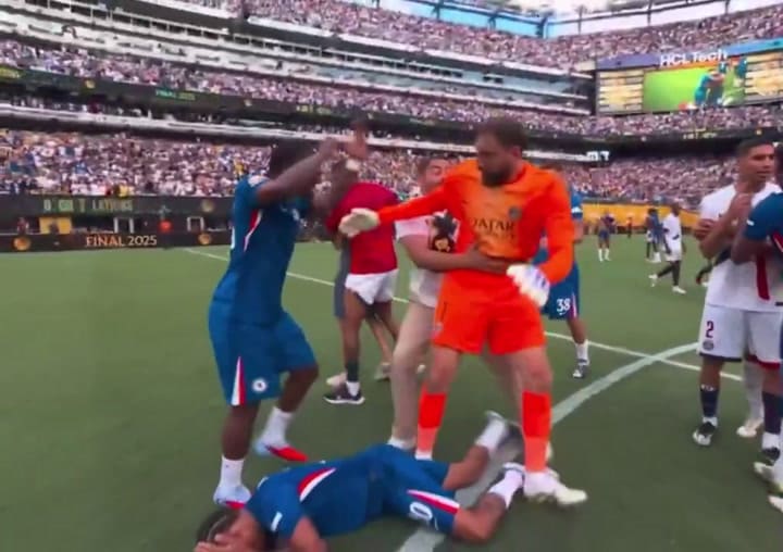 La agresión de Luis Enrique a Joao Pedro en PSG-Chelsea