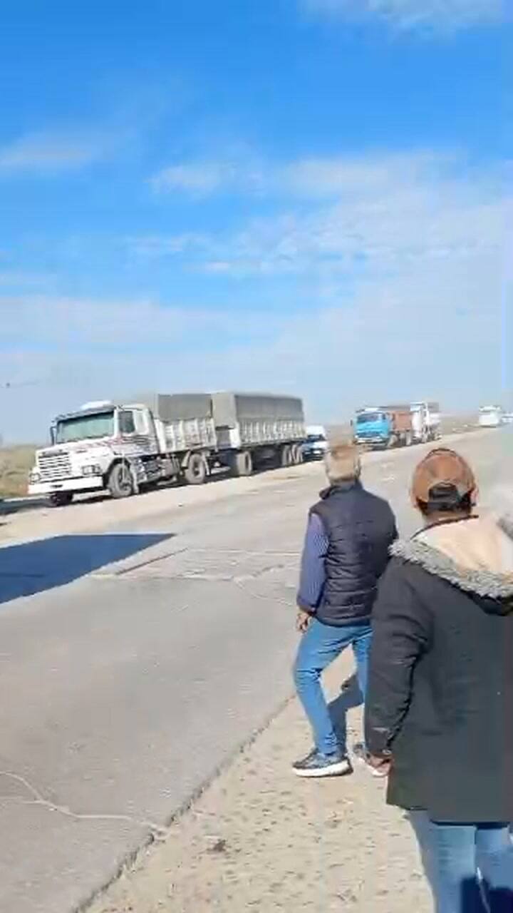 Los conductores en los accesos al puerto de Bahía Blanca