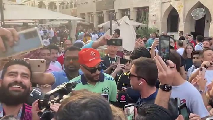 Un imitador de Neymar confundió a todos en Qatar