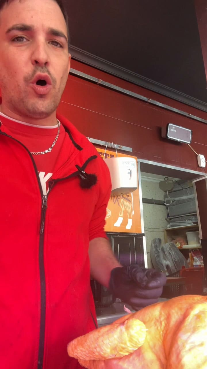 Un carnicero contó la razón por la que nunca se debe pedir pechuga de pollo