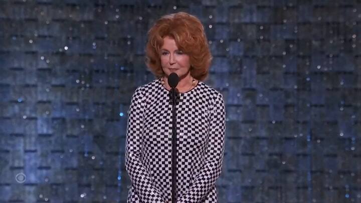 Jennifer Aniston homenajeó a su padre por su exitosa trayectoria como actor.