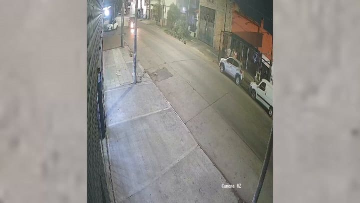 un auto sin patente y una filmación, las pistas de un doble crimen