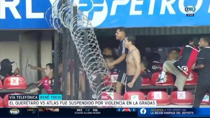La seguridad del estadio le abre paso a los hincha de Querétaro
