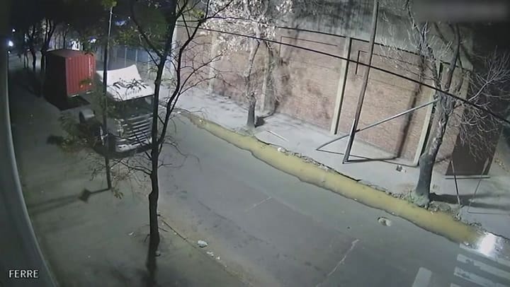 Cayó banda de piratas del asfalto que robó leche en polvo: allanamientos y dos detenidos en Merlo