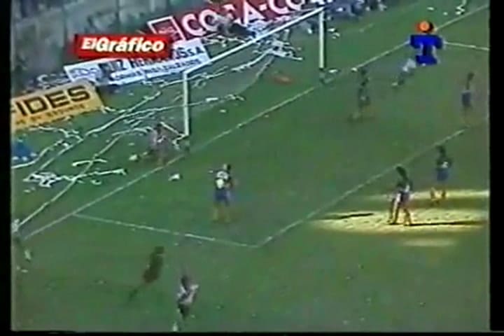 El gol a Boca en la Bombonera con la pelota naranja