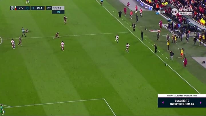 La protesta de los jugadores de Platense por un lateral en favor de River