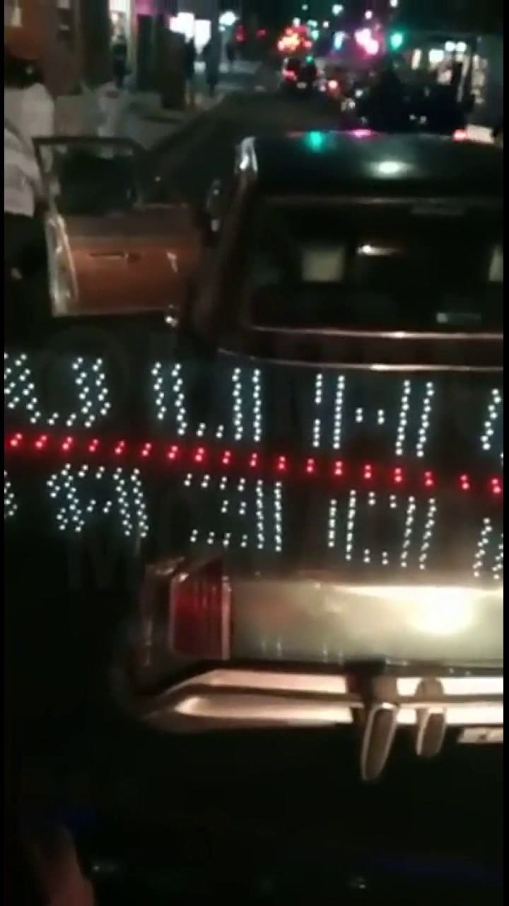 Tras una discusión de tránsito, se bajó del auto y destrozó un colectivo a fierrazos