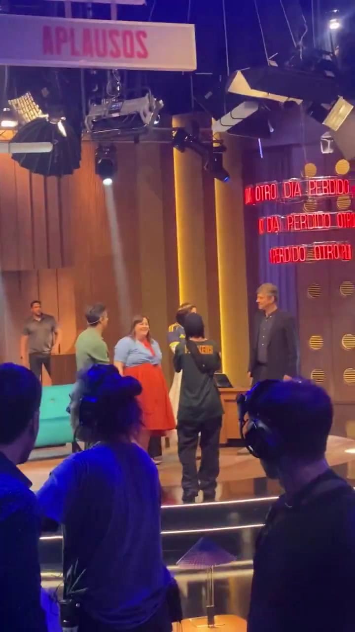 Rosalía recibió una camiseta de Boca tras su entrevista con Pergolini