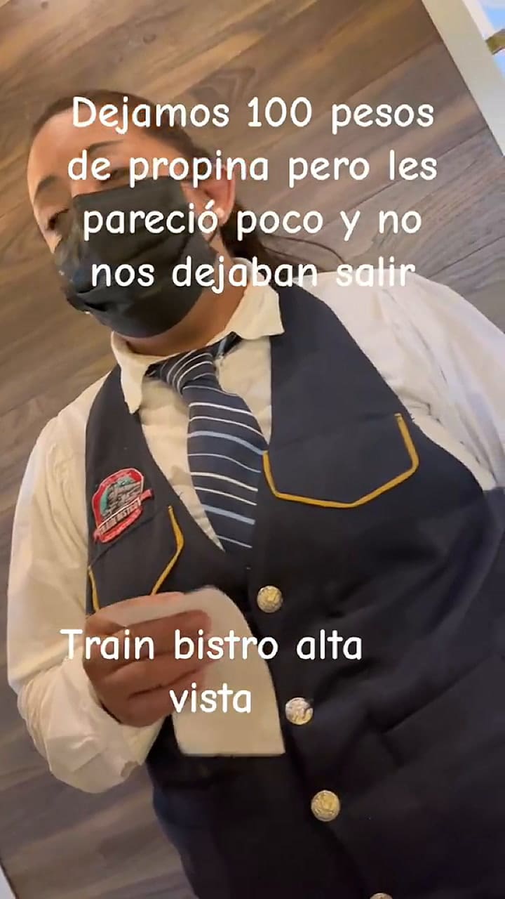 Los retuvieron por dejar poca propina
