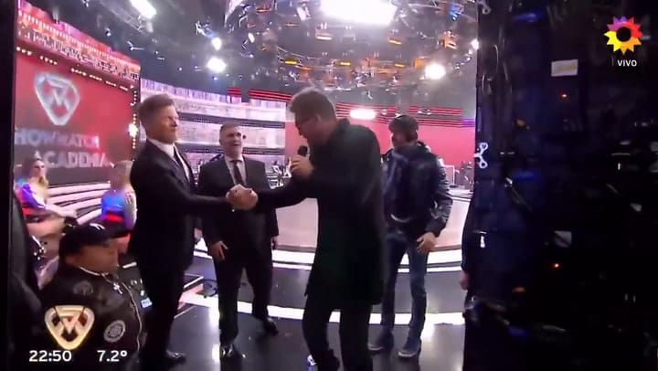 Tinelli omitió saludar a un invitado especial en el estudio y en las redes no lo perdonaron