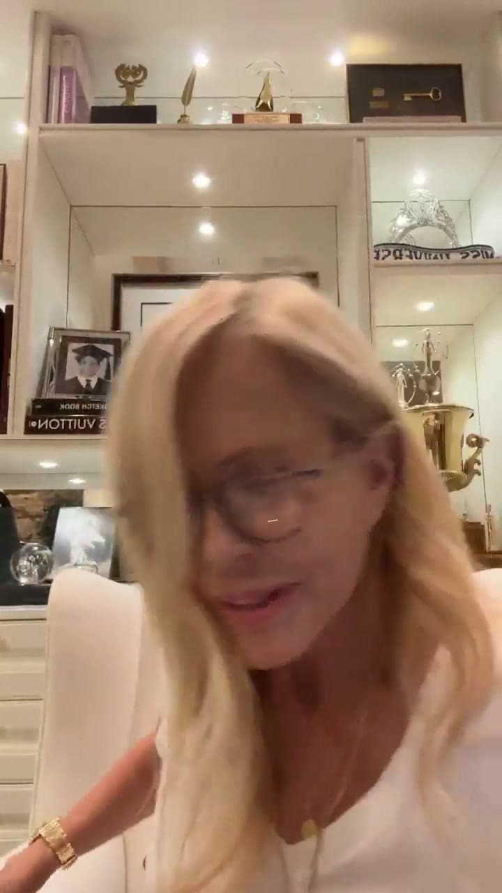 Cecilia Bolocco reveló que tuvieron que operarla por un orzuelo en el ojo (IG @ceciliabolocco)