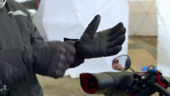 Trailer de la serie documental Long Way Up protagonizada por Ewan McGregor