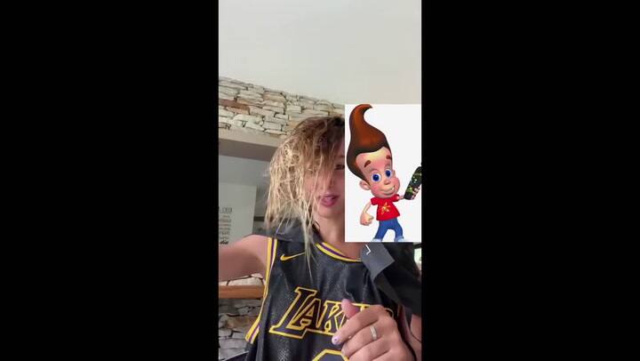 Flor Vigna se hizo un impensado cambio de look con la ayuda de Luciano Castro