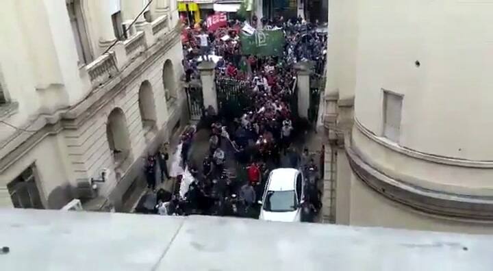 Toma en el Ministerio de Economía de La Plata - Fuente: Twitter