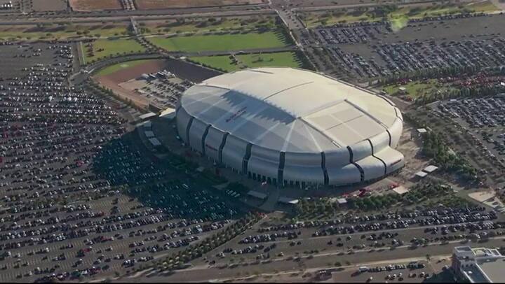 El State Farm Stadium de Arizona tiene un techo retráctil