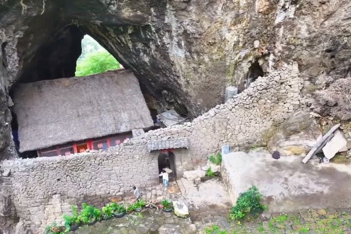 La historia de un hombre que vive solo en una cueva en China