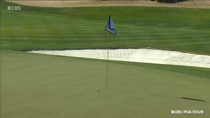 Un pandemonium en el hoyo de golf más ruidoso del mundo: lluvia de latas de cerveza y el descontrol