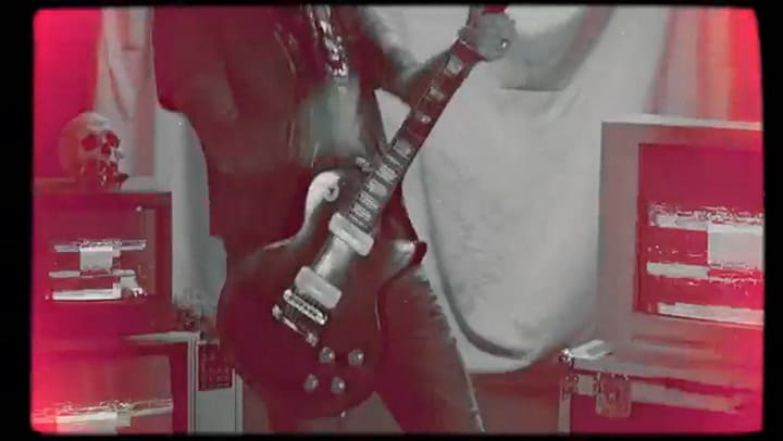 Javier Calamaro, Los Guarros ft. Charly García | Sweet Home Buenos Aires - Fuente: Youtube