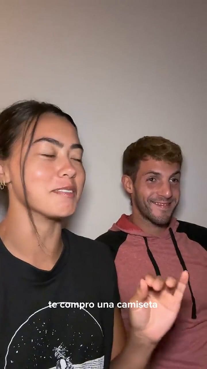 Una mujer reta a su novio a quedarse en silencio durante un partido de Messi