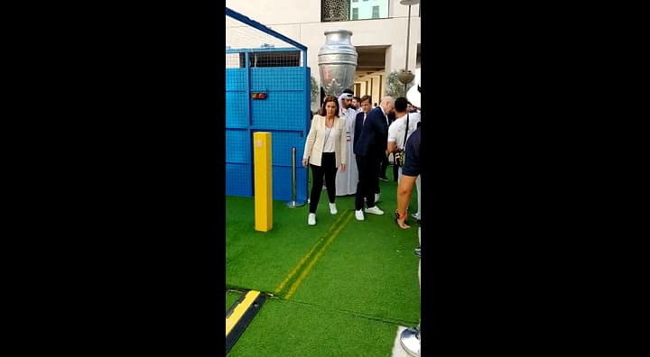 Infantino llega al homenaje a Maradona en Doha