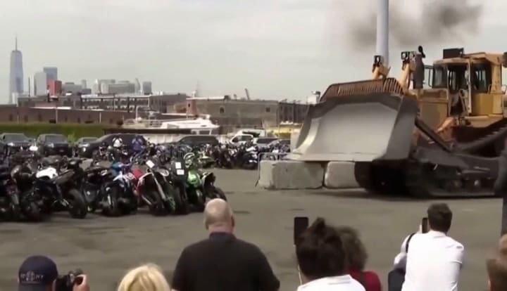 El alcalde de Nueva York ordenó la destrucción de casi un centenar de vehículos todo terreno