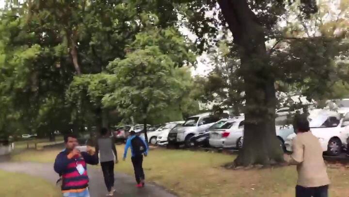 Así evacuaban el lugar los integrantes del equipo de cricket de Bangladesh - Fuente: Twitter