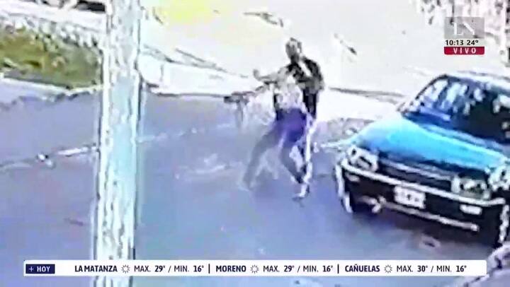 Brutal intento de femicidio en El Palomar, apuñaló a su expareja en la calle, se fugó y luego se suicidó