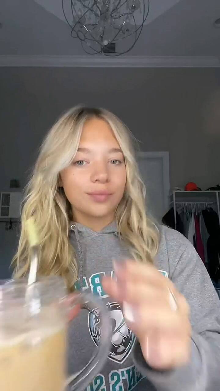 Joven atleta de Miami muestra lo que come en un día normal