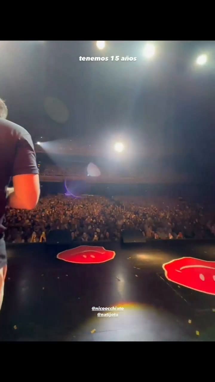 Nicolás Occhiato le dio un beso a Nati Jota en el Gran Rex