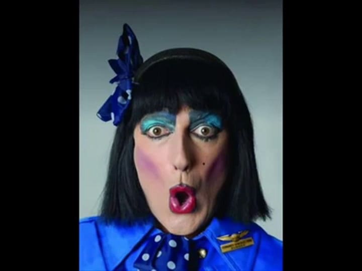 Fernando Peña interpretando a su personaje radial Milagros López - Fuente: Youtube