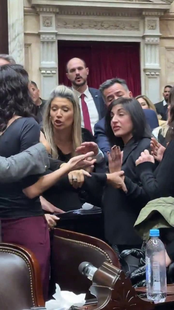 Escándalo en el Congreso: diputados opositores increparon a Espert 5