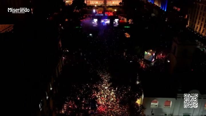 El show del cura Guilherme en Plaza de Mayo